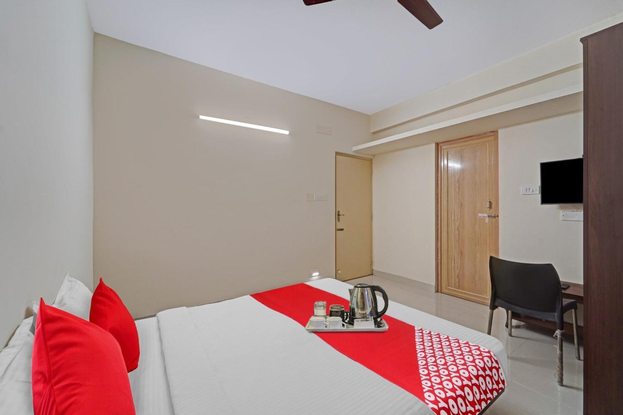 Hotel O J2 Service Apartment Gūduvāncheri Exteriör bild
